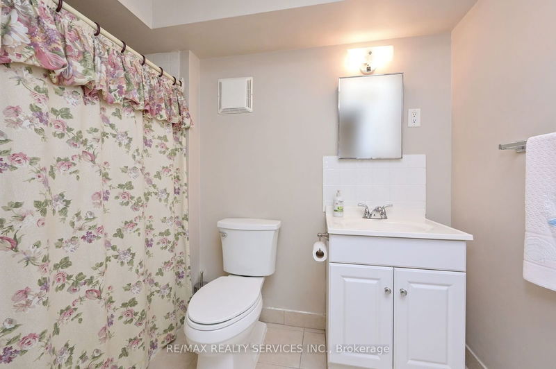 14 Ardglen Dr  Brampton, L6W 1V2 | Image 25