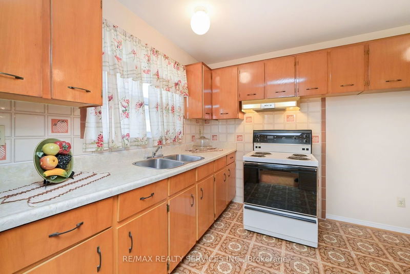 14 Ardglen Dr  Brampton, L6W 1V2 | Image 5