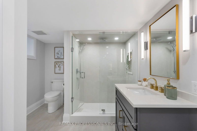 90 Willingdon Blvd  Toronto, M8X 2H7 | Image 36