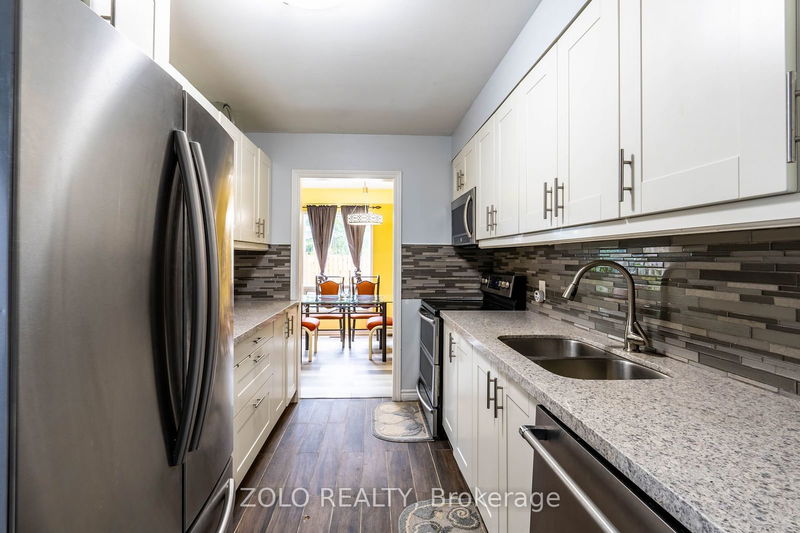 24 Wallis Cres  Toronto, M9V 4K3 | Image 11