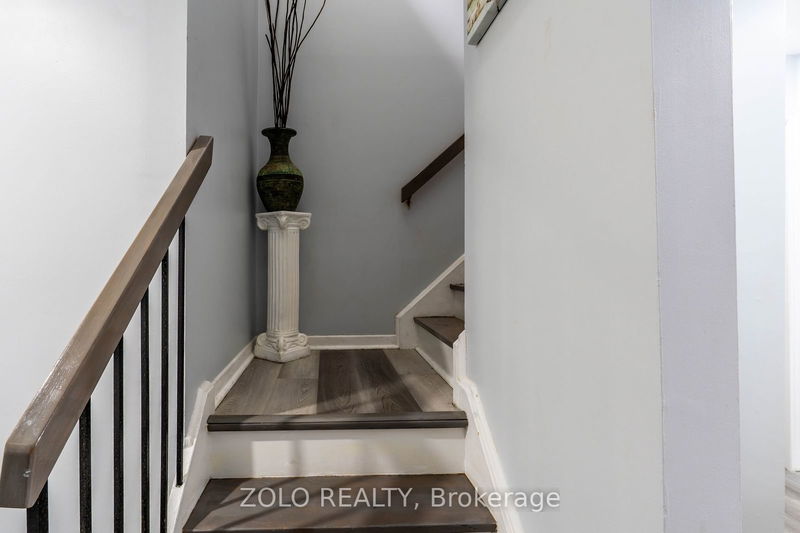 24 Wallis Cres  Toronto, M9V 4K3 | Image 13