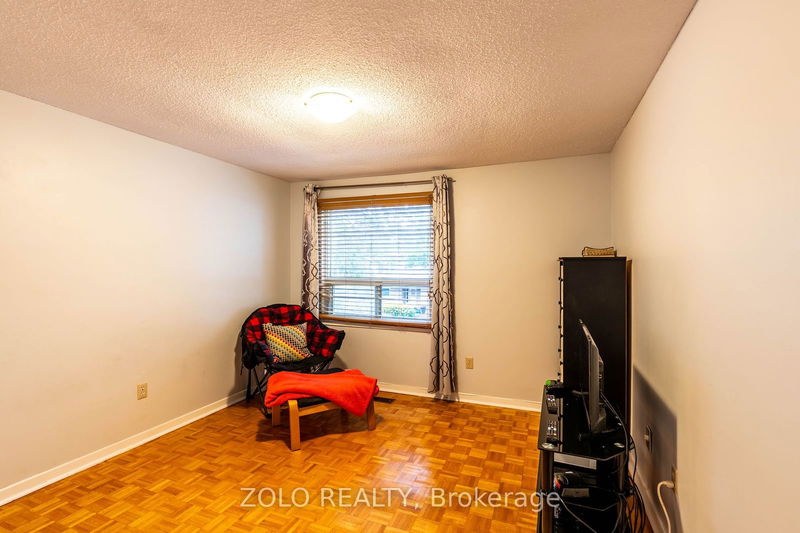 24 Wallis Cres  Toronto, M9V 4K3 | Image 17