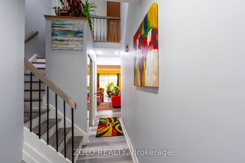 24 Wallis Cres  Toronto, M9V 4K3 | Image 3