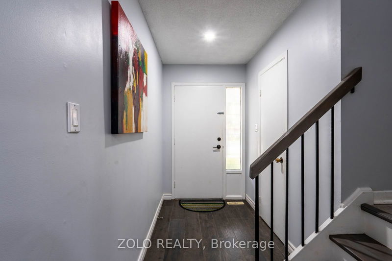 24 Wallis Cres  Toronto, M9V 4K3 | Image 4