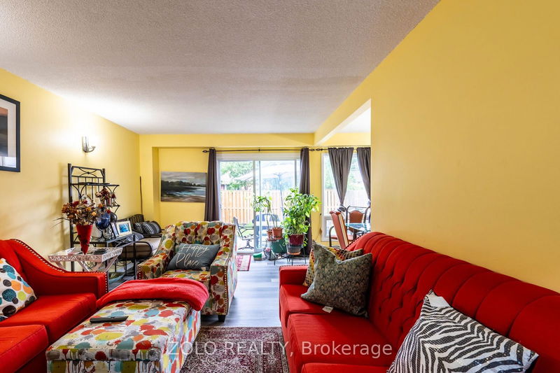 24 Wallis Cres  Toronto, M9V 4K3 | Image 5