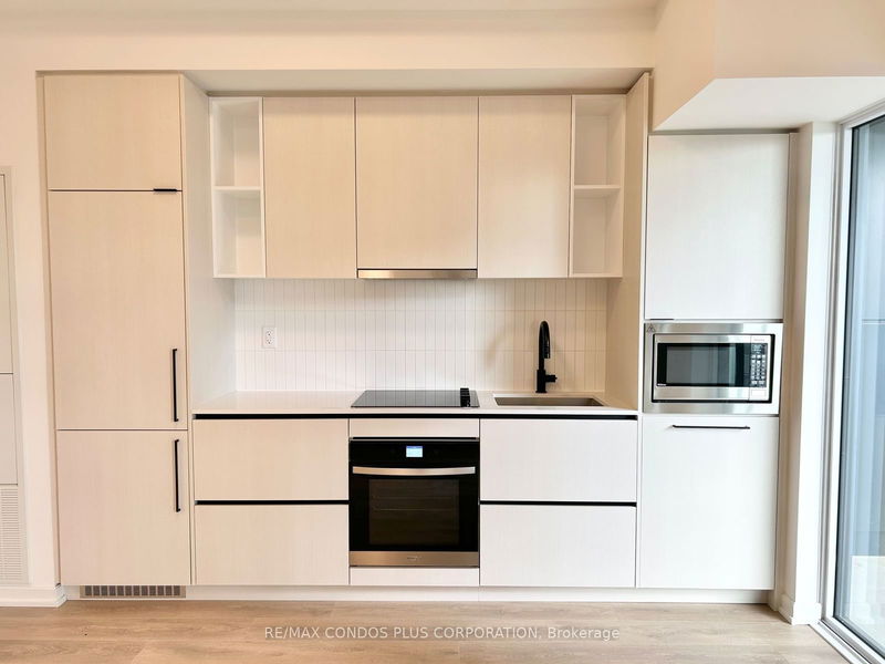 home for lease on 509-1285 Dupont Street