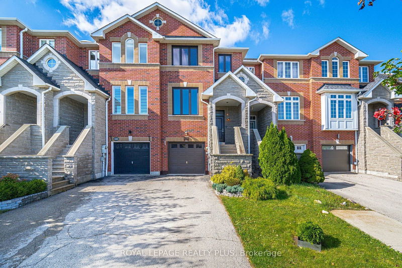 524 Lumberton Cres  Mississauga, L4Z 3Z7 | Image 1