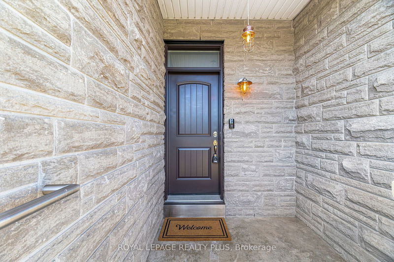 524 Lumberton Cres  Mississauga, L4Z 3Z7 | Image 2