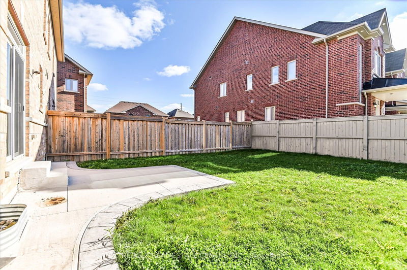 31 Divinity Circ  Brampton, L7A 3Y3 | Image 32