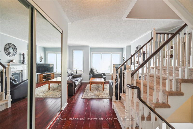 2426 The Promenade   Oakville, L6H 6J7 | Image 11