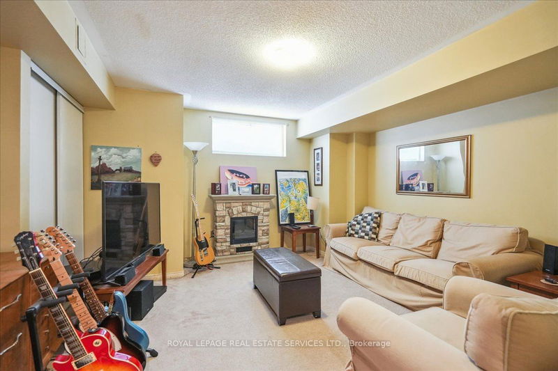 2426 The Promenade   Oakville, L6H 6J7 | Image 19