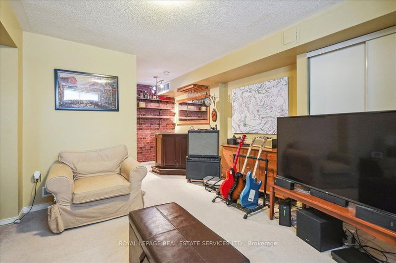 2426 The Promenade   Oakville, L6H 6J7 | Image 20