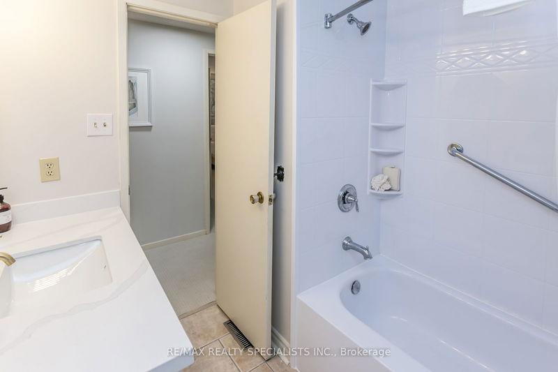 6309 Starfield Cres  Mississauga, L5N 1X3 | Image 29