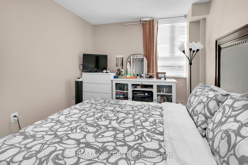  512 - 541 Blackthorn Ave  Toronto, M6M 5A6 | Image 16