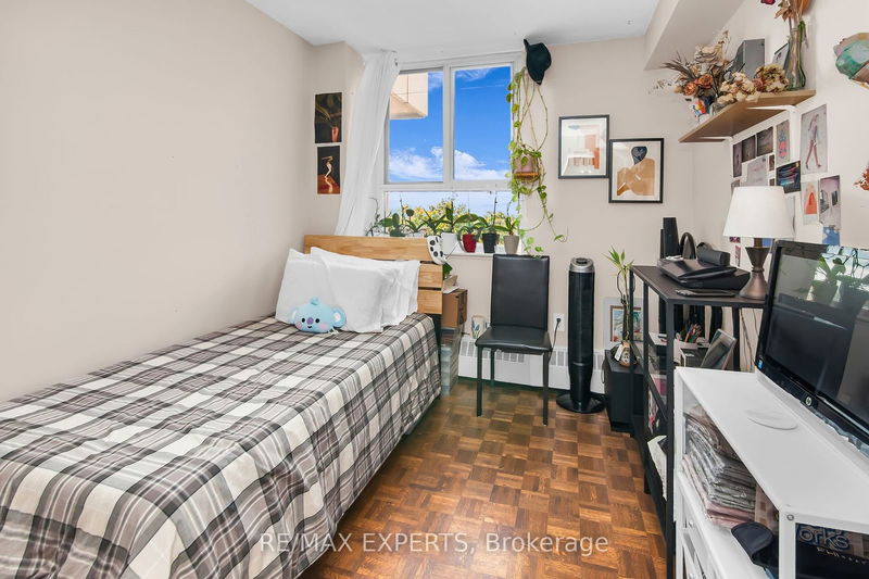  512 - 541 Blackthorn Ave  Toronto, M6M 5A6 | Image 19