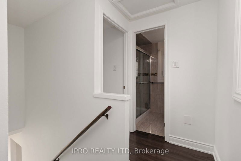 30 Grand Valley Dr W Brampton, L6S 2L1 | Image 11