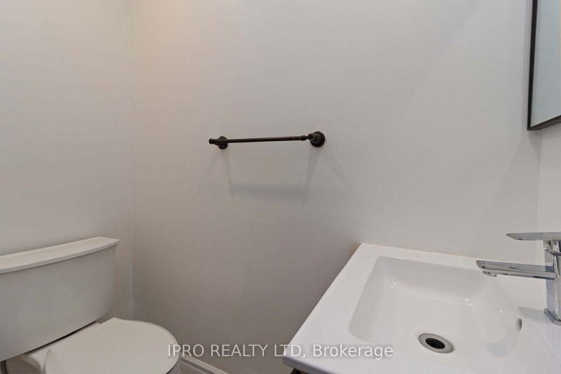 30 Grand Valley Dr W Brampton, L6S 2L1 | Image 18