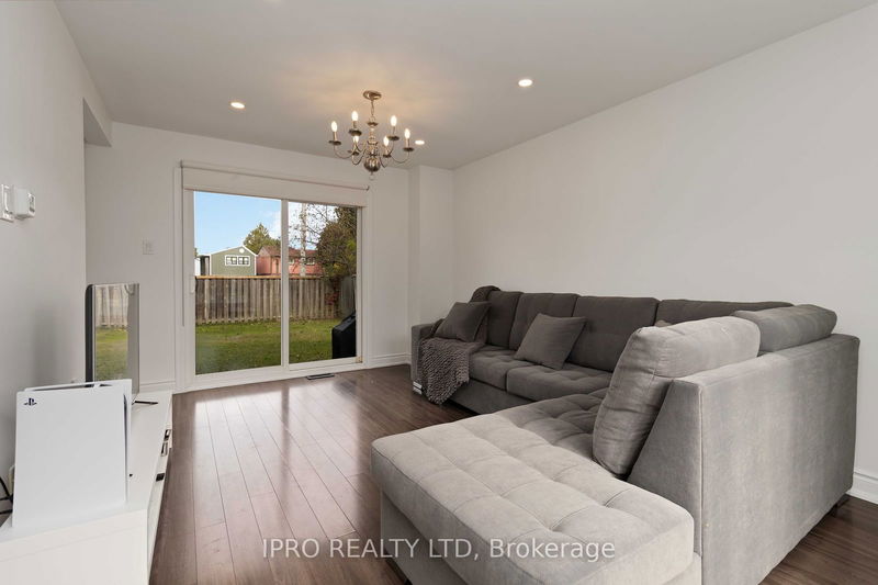 30 Grand Valley Dr W Brampton, L6S 2L1 | Image 7