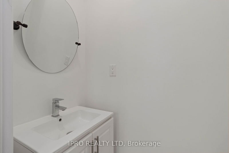 30 Grand Valley Dr W Brampton, L6S 2L1 | Image 9