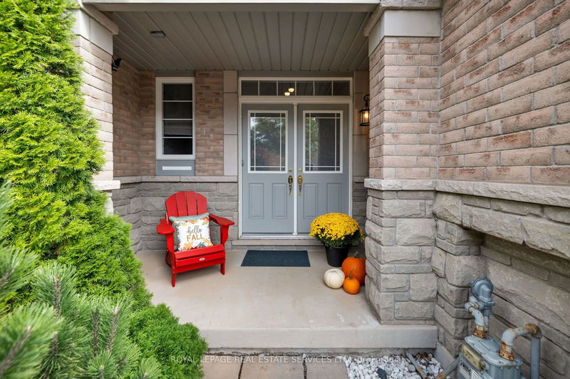 2130 Emily Circ  Oakville, L6M 0E6 | Image 2