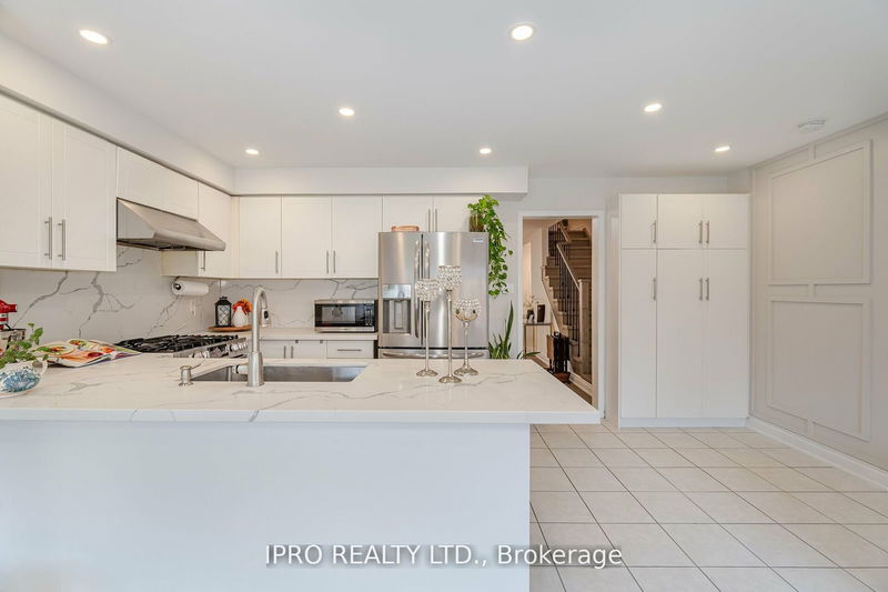 3260 Carabella Way  Mississauga, L5M 6T4 | Image 10