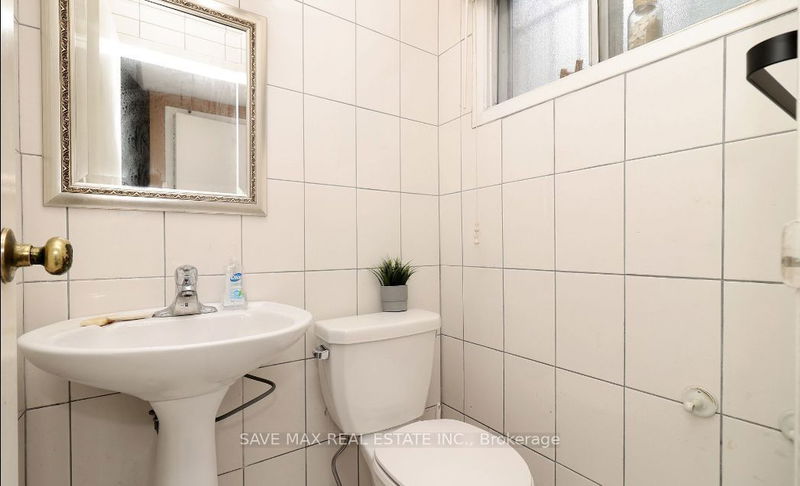 116 Elnathan Cres  Toronto, M9L 2G3 | Image 11