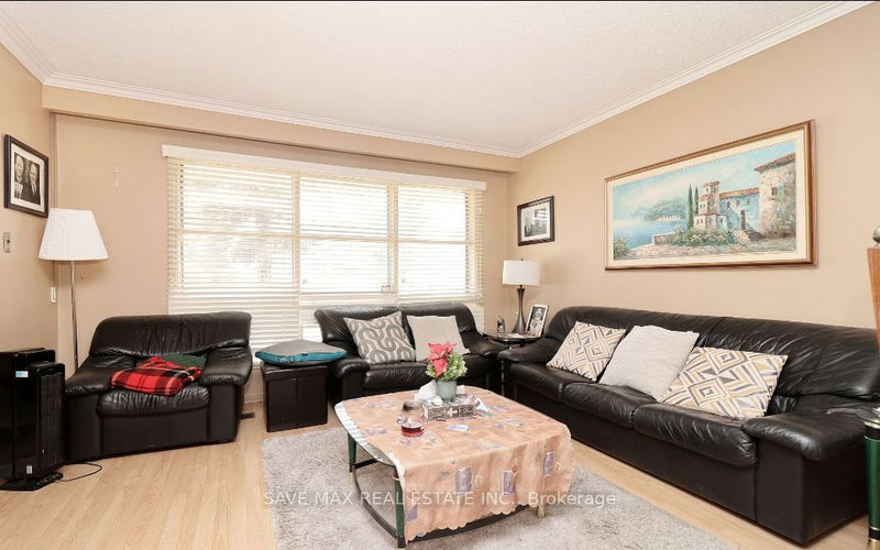 116 Elnathan Cres  Toronto, M9L 2G3 | Image 6