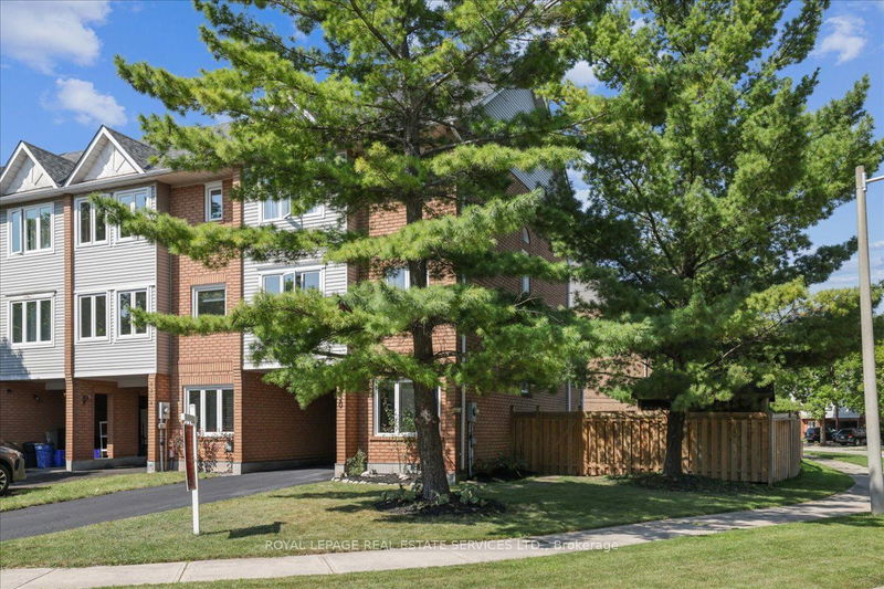 2320 Strawfield Crt  Oakville, L6H 6C2 | Image 3