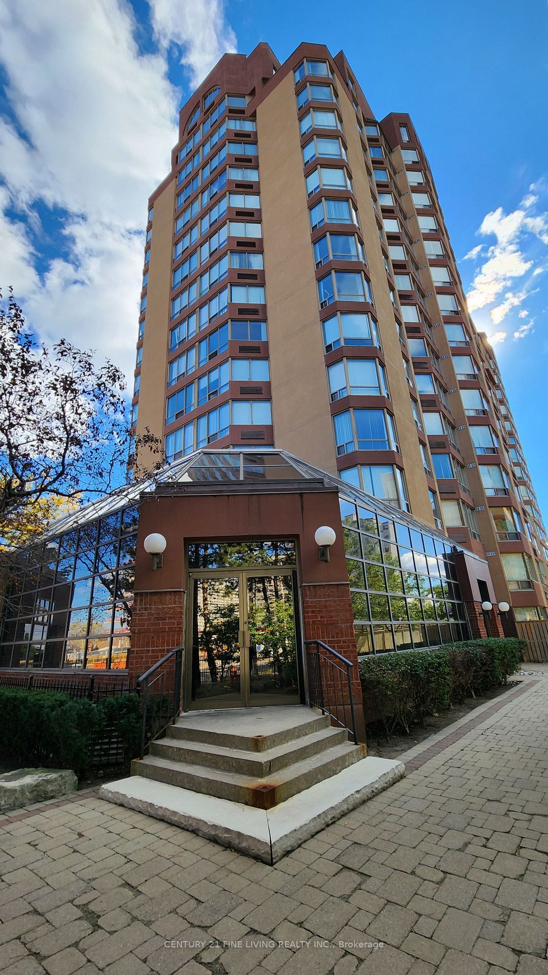 Building at 25 Fairview Road, Mississauga, Fairview