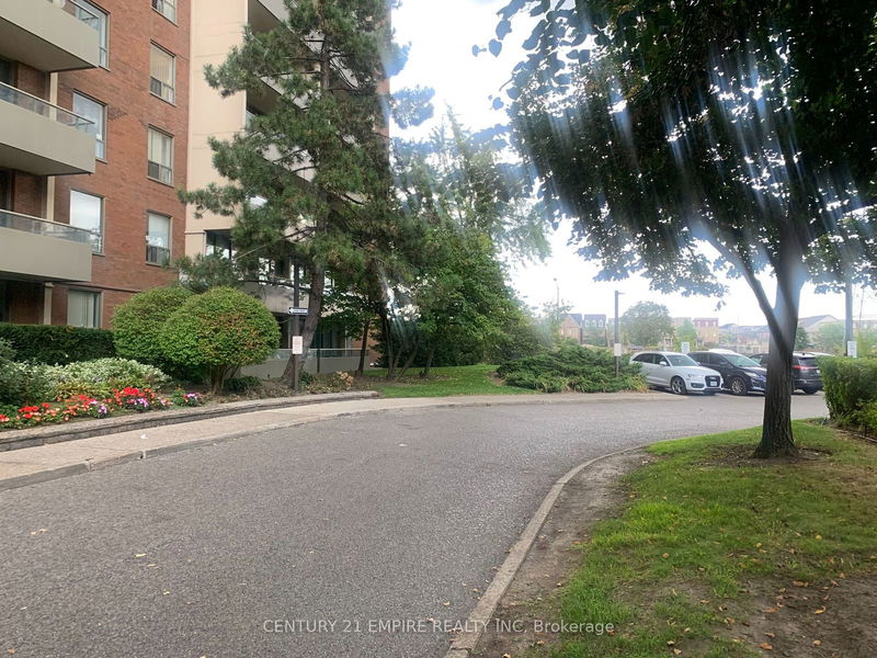  804 - 19 Four Winds Dr  Toronto, M3J 2S9 | Image 3