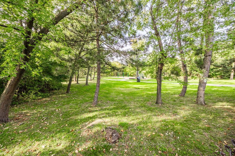 985 Deer Run   Mississauga, L5C 3P6 | Image 10