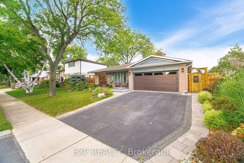 411 Sunset Dr  Oakville, L6L 3N3 | Image 2