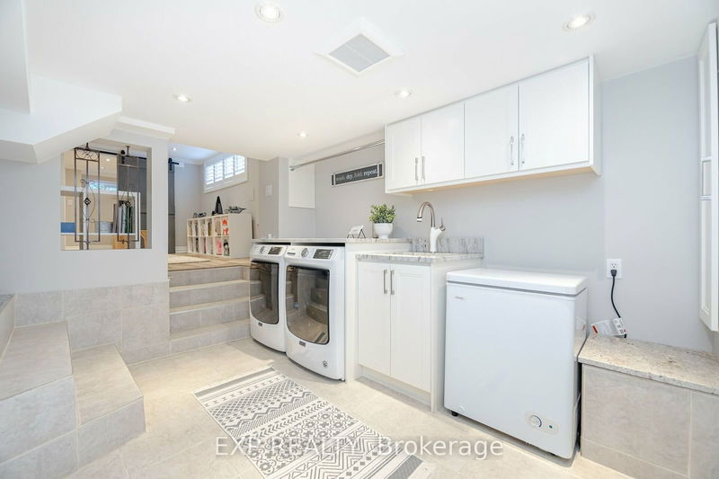 411 Sunset Dr  Oakville, L6L 3N3 | Image 30