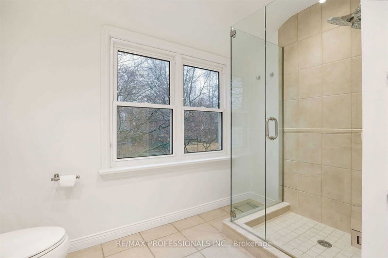 8 Edgevalley Dr  Toronto, M9A 4N7 | Image 21