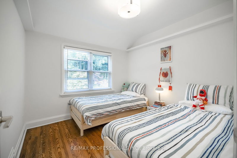 8 Edgevalley Dr  Toronto, M9A 4N7 | Image 23