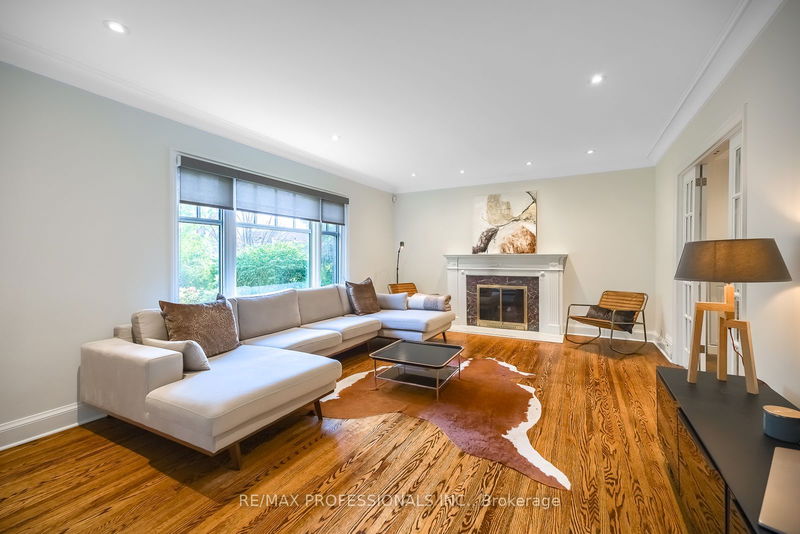 8 Edgevalley Dr  Toronto, M9A 4N7 | Image 5