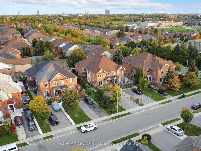 15 Pressed Brick Dr  Brampton, L6V 4K8 | Image 1