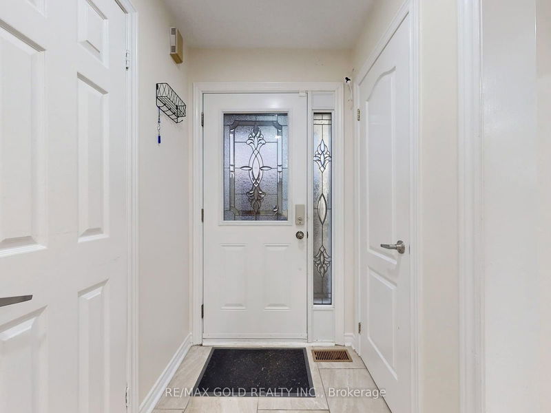 15 Pressed Brick Dr  Brampton, L6V 4K8 | Image 10