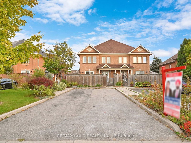 15 Pressed Brick Dr  Brampton, L6V 4K8 | Image 2