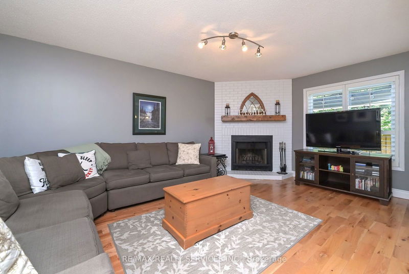 10 Livingston Dr  Caledon, L7C 1A7 | Image 11