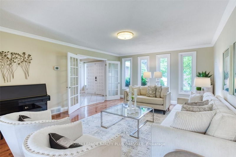 234 Spring Garden Rd  Oakville, L6L 5H4 | Image 15