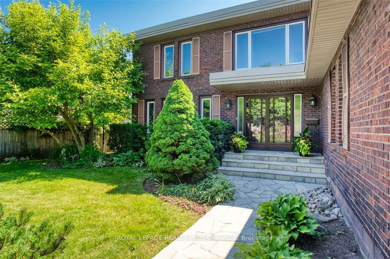 234 Spring Garden Rd  Oakville, L6L 5H4 | Image 4