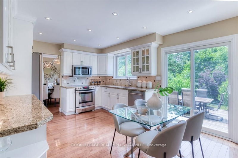 234 Spring Garden Rd  Oakville, L6L 5H4 | Image 7