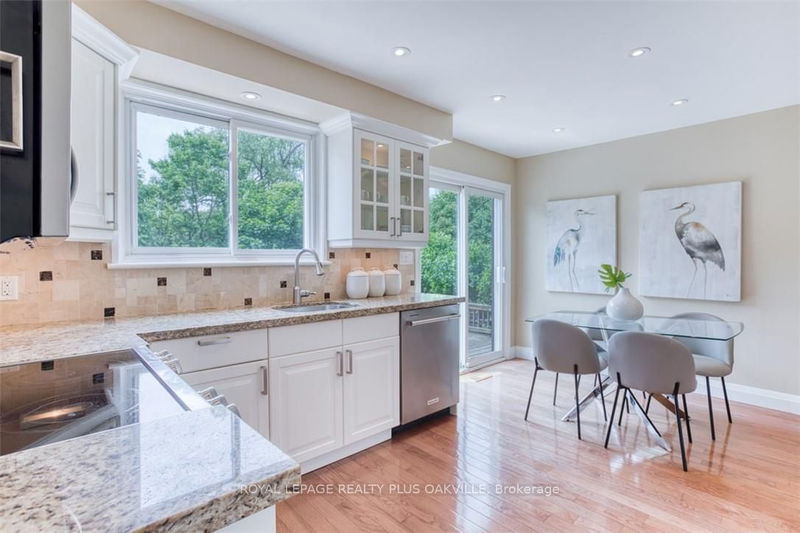 234 Spring Garden Rd  Oakville, L6L 5H4 | Image 9