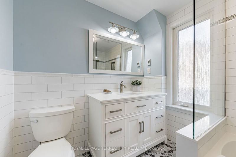 35 Joseph St  Toronto, M9N 2H9 | Image 15