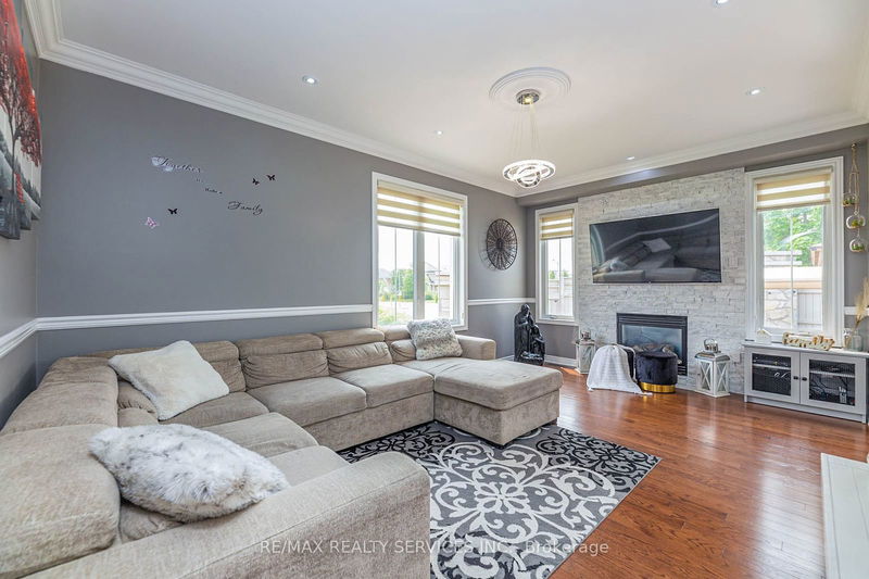 2 Poppy Hills Rd  Brampton, L6P 3T4 | Image 11