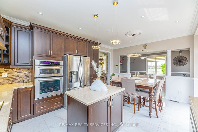 2 Poppy Hills Rd  Brampton, L6P 3T4 | Image 14