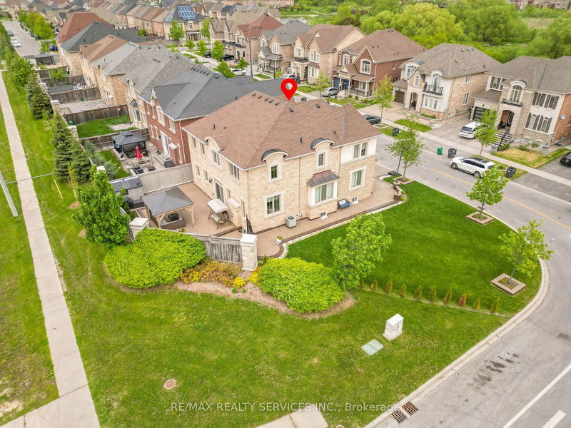 2 Poppy Hills Rd  Brampton, L6P 3T4 | Image 40