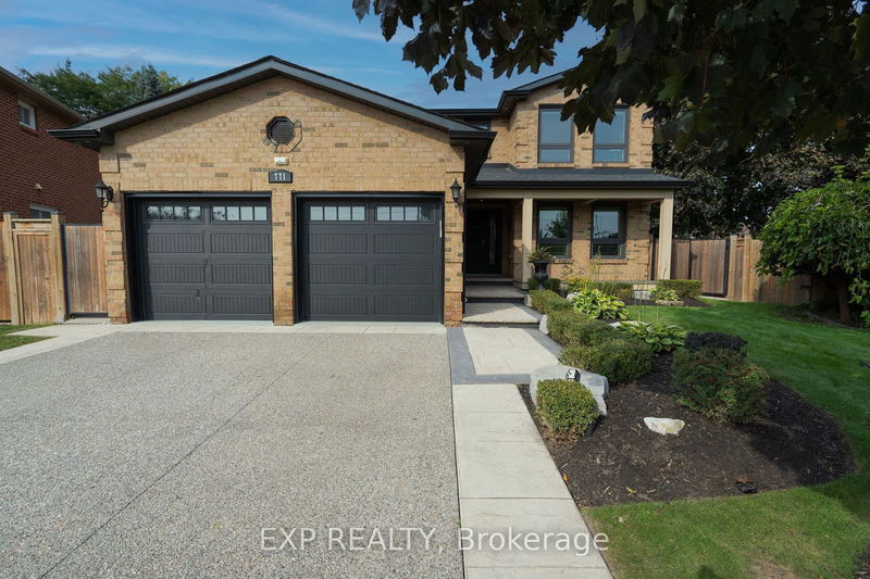 771 Ajyn Crt  Mississauga, L4Y 4E9 | Image 1