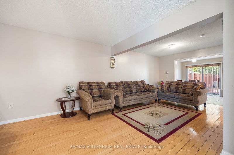 12 Mount Fuji Cres  Brampton, L6R 2L3 | Image 5